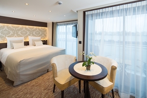 Deluxe Balcony Suite (Diamond Deck)